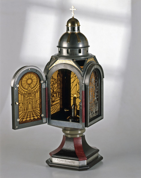 Unquenchable Lamp for transfer and storage of the Holy Fire