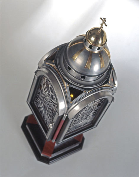 Unquenchable Lamp for transfer and storage of the Holy Fire