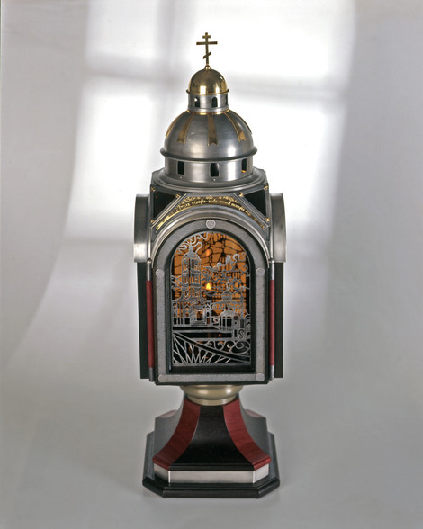 Unquenchable Lamp for transfer and storage of the Holy Fire